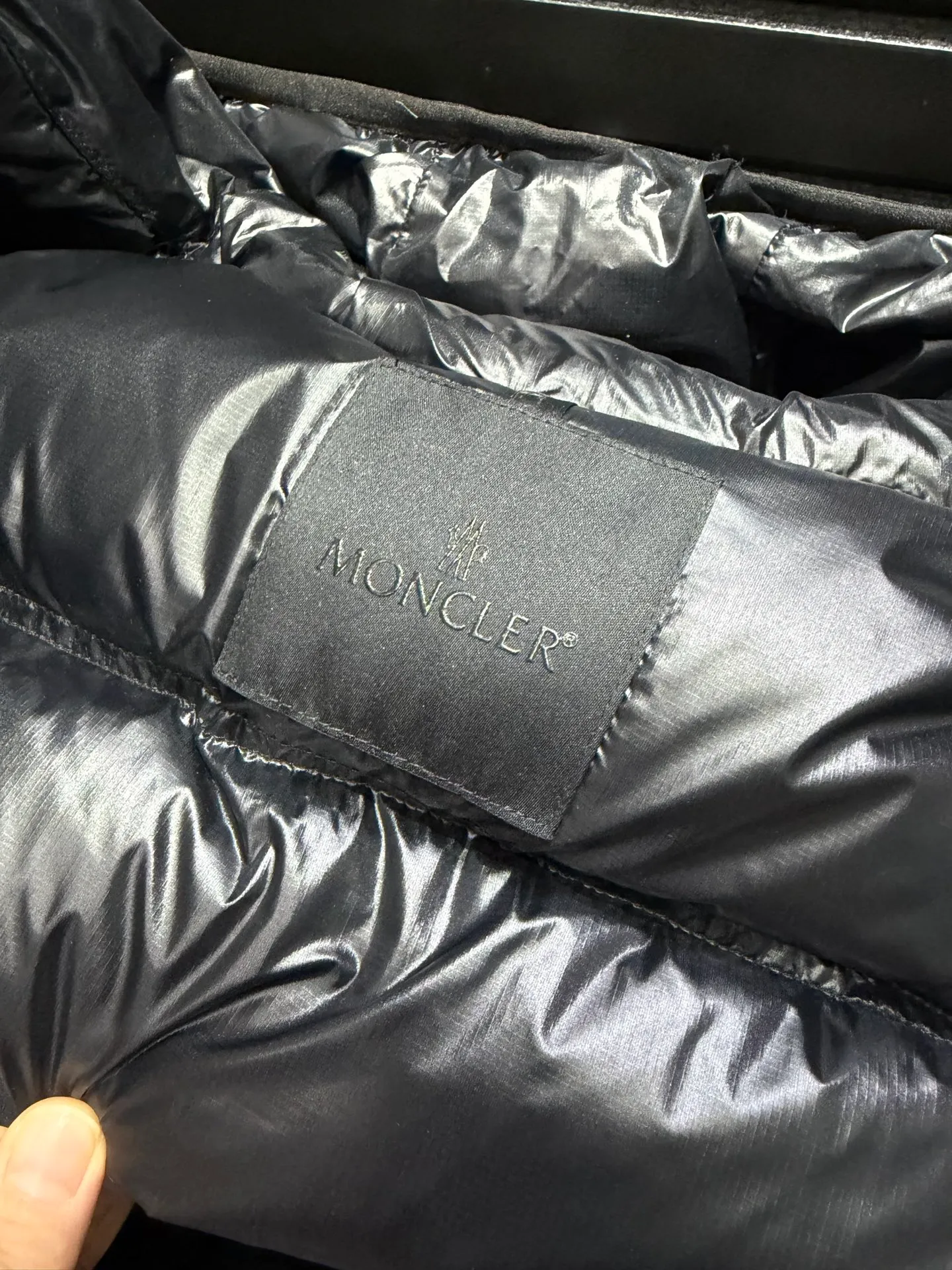 Moncler Mon Classic ， 80 Paninari 。 ，Classic ， ， 。 ， ， ， 。 Moncler Classic ， ， ， ， 、 。 ：100% ：100% ：90% 10% ： ， ， ： 、 、 、 、 、 、 size：123456